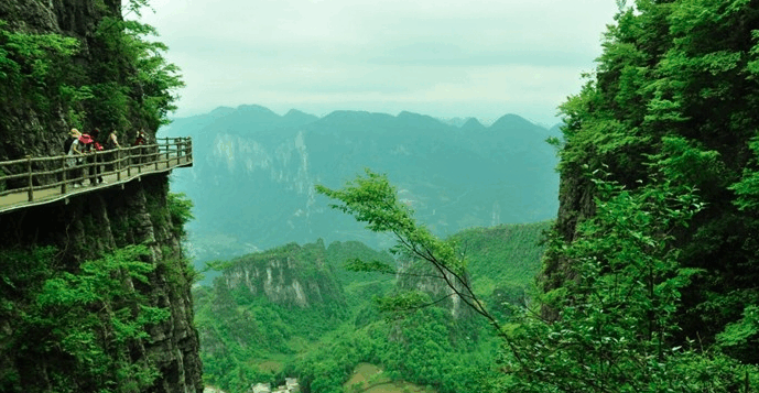 恩施地陪導(dǎo)游服務(wù)價(jià)格_按天收費(fèi)_明碼標(biāo)價(jià)